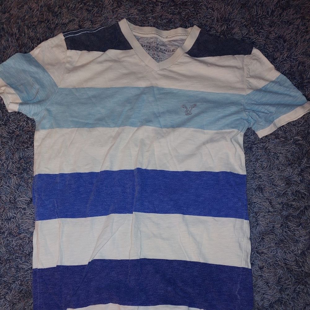 American Eagle tshirt